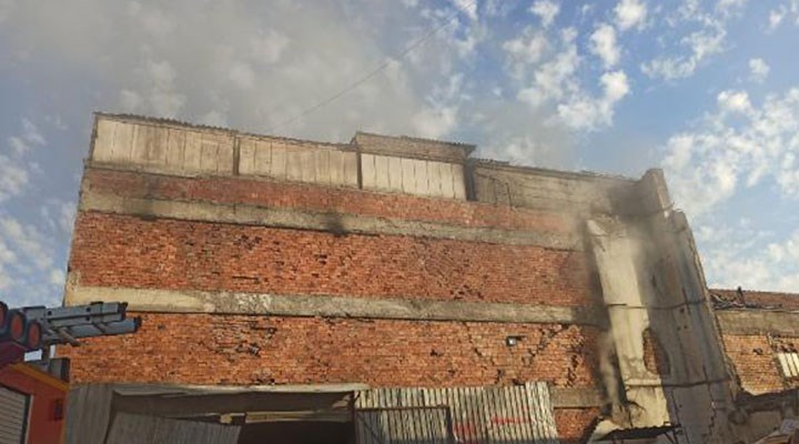 Ankara'da 3 katlı atık kağıt deposunda yangın