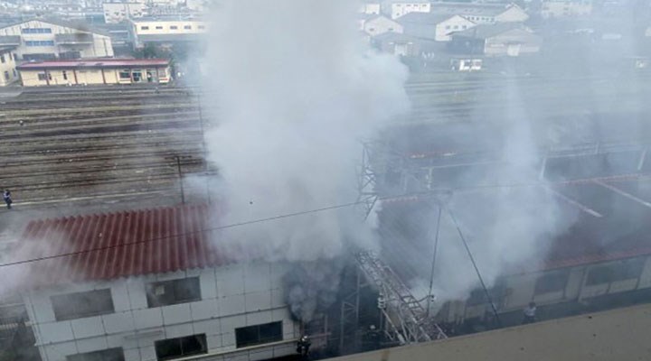 Japonya'da tren istasyonunda yangın: Seferler askıya alındı