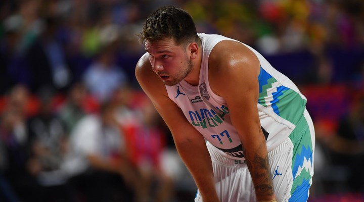 EuroBasket 2022'de yarı finalistler belli oldu: Son şampiyon Slovenya elendi
