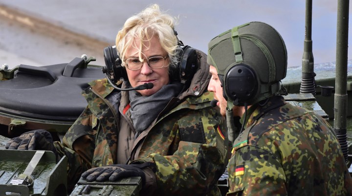 Savunma Bakanı Lambrecht duyurdu: Almanya, Ukrayna'ya yeni silah ve teçhizat sevkiyatı yapacak