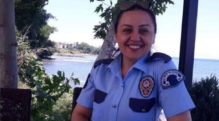 Kadın polis memuru evinde silahla vurulmuş halde ölü bulundu