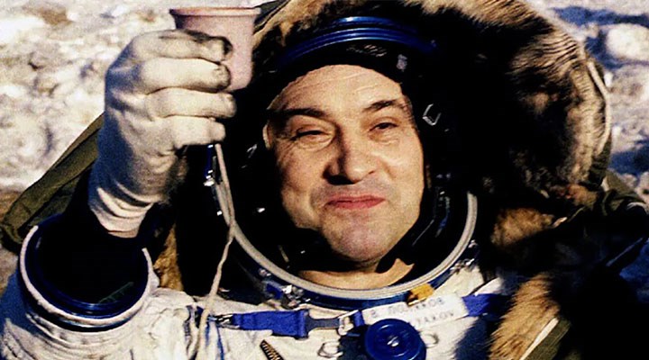 'Uzayda en uzun yolculuk' rekorunu kıran kozmonot hayatını kaybetti