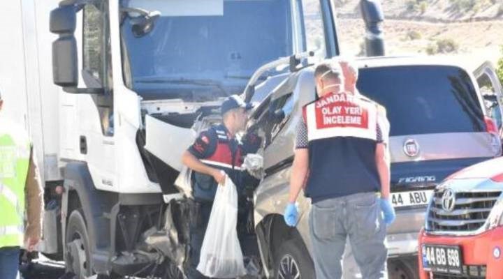 Malatya'da tatil dönüşü kaza: Aynı aileden 6 ölü