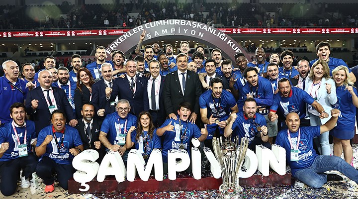Basketbolda Cumhurbaşkanlığı Kupası üst üste 3. kez Anadolu Efes'in