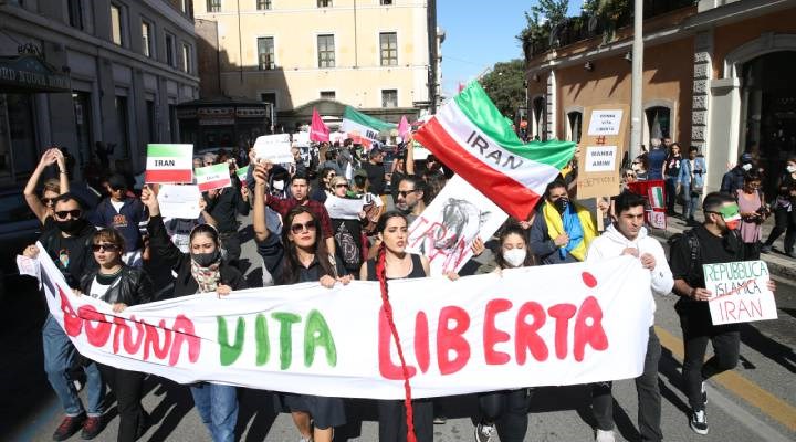 Mahsa Amini'nin ölümü İtalya'da protesto edildi