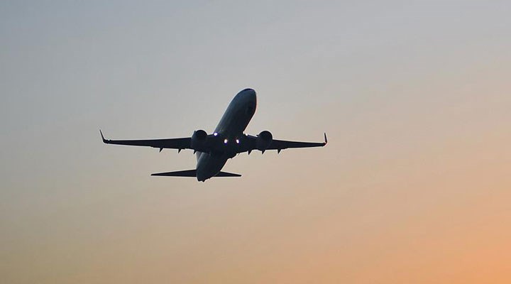 Yunanistan'dan İstanbul'a hareket eden uçak Selanik'e acil iniş yaptı