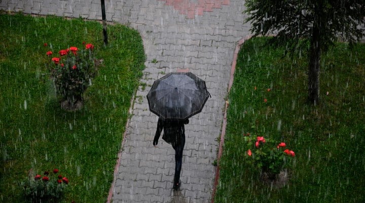 Meteoroloji'den çok sayıda kent için kuvvetli yağış ve fırtına uyarısı