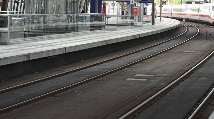 Almanya’nın kuzeyinde 'sabotaj' nedeniyle tren seferleri durdu