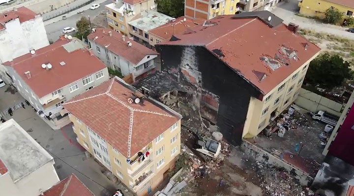 Kadıköy'de patlama meydana gelen binanın yıkımına başlandı