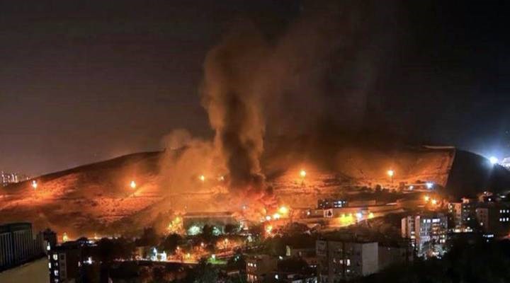 İran Evin Hapishanesi'nde yangın: Mahkumlar elbiselerini ateşe verdi