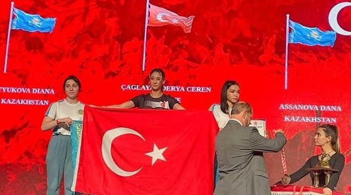 Subsidy brink cavity Ödül töreninde ilginç anlar: Türkiye ile Kazakistan arasında 'bayrak yarışı'