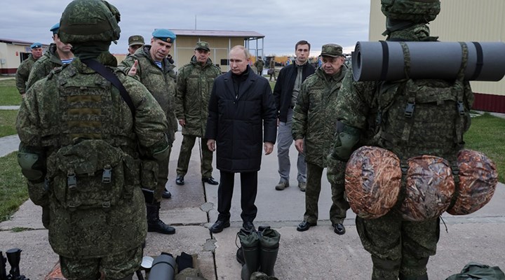 Putin, seferberlik kapsamında orduya alınan askerleri denetledi