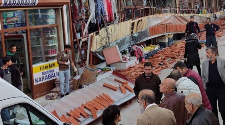 Elazığ Kapalı Çarşı'daki restorasyonda çatı çöktü: 5 yaralı