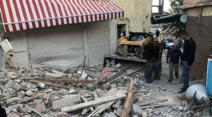 İzmir’de yaşanan deprem korkuttu: Zemin ve binalar güvenli değil