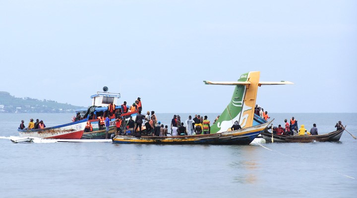 Tanzanya'da bir yolcu uçağı Viktorya Gölü'ne düştü: 19 ölü