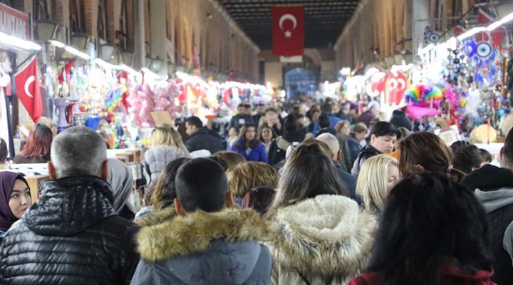 Edirne'de iki manzara: Turist poşet taşıyamıyor, yurttaş azar azar alıyor