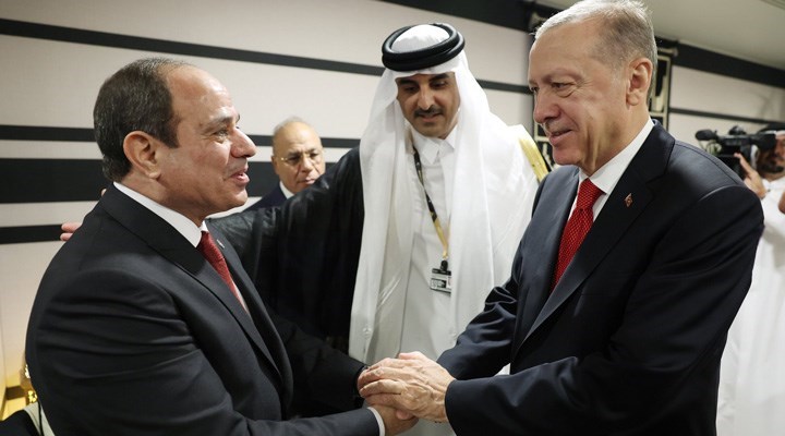Yeni Akit 'yıkıldı': Erdoğan'ın Sisi ile el sıkışmasını yandaş medya nasıl gördü?