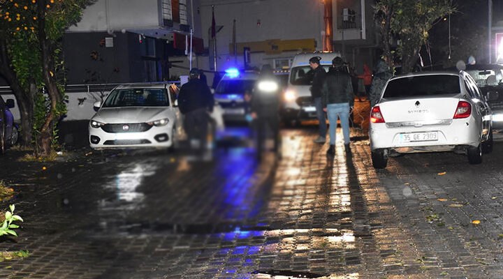 İzmir'de akraba olan iki kişi sokakta yürürken öldürüldü
