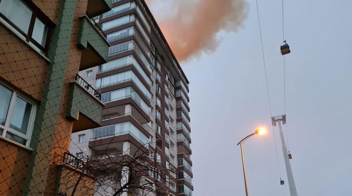 Ankara'da 15 katlı binanın çatısında yangın: 3 kişi dumandan etkilendi