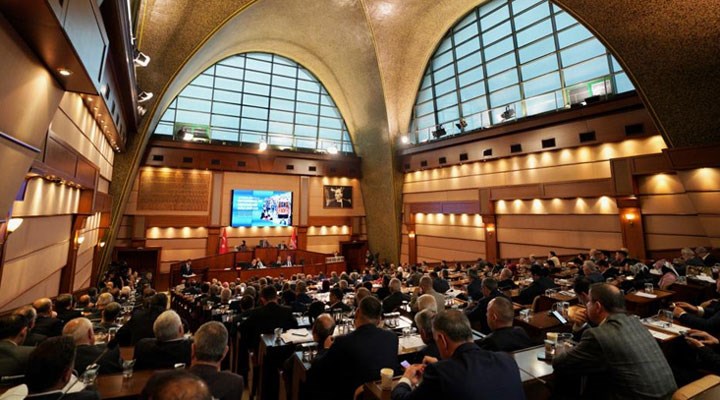 İBB Meclisi’nde 'küfür' tartışması: AKP grubu özür diledi