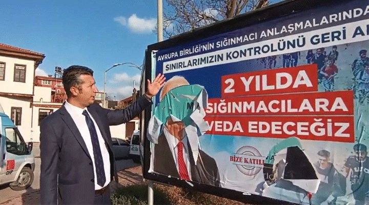 Burdur'da Kılıçdaroğlu'nun mülteciler ile ilgili sözlerinin yer aldığı afişler yırtıldı