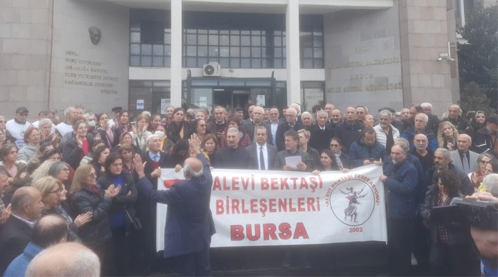 Alevileri hedef alan öğretmen Bursa'da protesto edildi