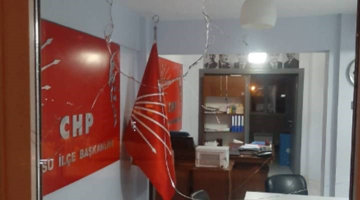 CHP Gürsu İlçe Başkanlığı'na taşlı saldırı