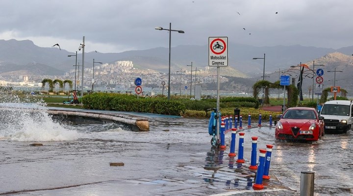 İzmir Valiliği'nden fırtına uyarısı