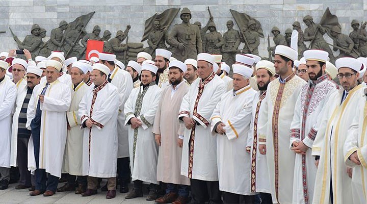 AKP'nin sözleşmeliye kadro düzenlemesi: 35 bin din görevlisi kadroya geçecek