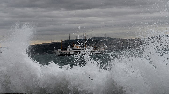 İstanbul’da vapur seferlerine lodos engeli