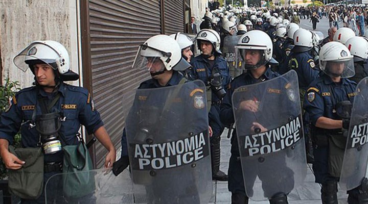 Yunanistan'da polisin başından vurduğu 16 yaşındaki çocuk hayatını kaybetti