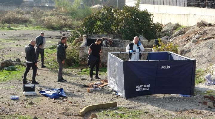 Antalya'da boş arazide kadın cesedi bulundu