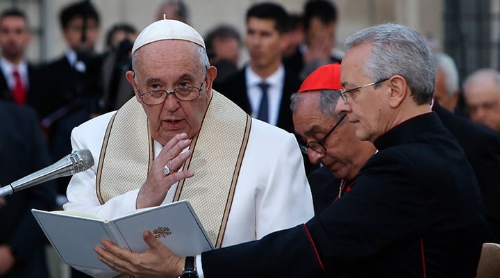 Papa Franciscus, kilisedeki cinsel tacizlere ilişkin konuştu: Biraz yüzleştiğimizi görüyorum