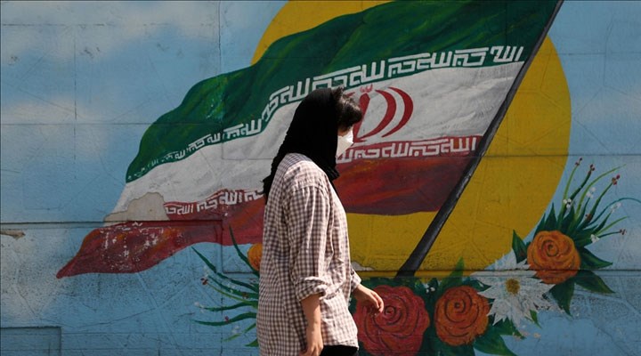 İran'da "zorunlu başörtüsünün ihlali" gerekçesiyle 2 iş yeri kapatıldı