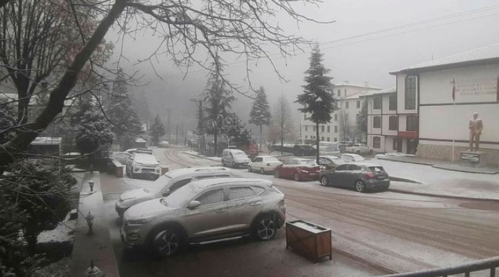 Kastamonu'da kar nedeniyle 13 köy yolu ulaşıma kapandı