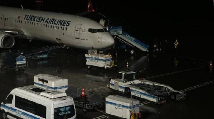 Trabzon'da yolculara atılan fotoğraf nedeniyle uçakta bomba araması yapıldı