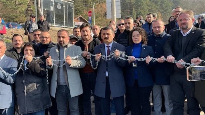 İYİ Parti'nin zincirli 'Uludağ' protestosuna valilik engeli