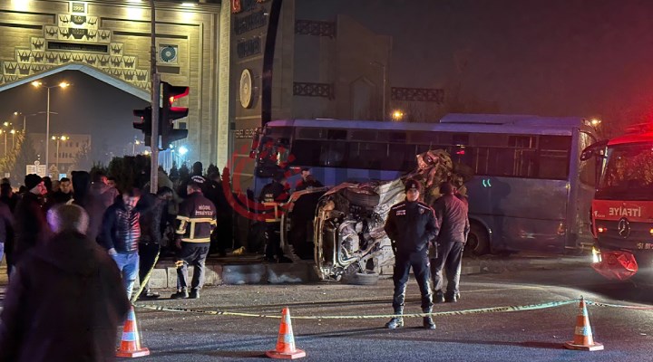 Niğde'de halk otobüsü ile otomobil çarpıştı: 4'ü ağır 15 yaralı