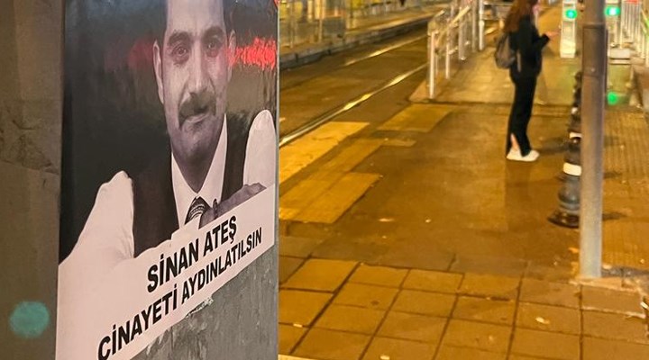 İstanbul'da sokaklara 'Sinan Ateş cinayeti aydınlatılsın' yazılı afişler asıldı