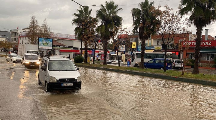 Antalya'da kuvvetli yağış ve fırtına etkili oldu
