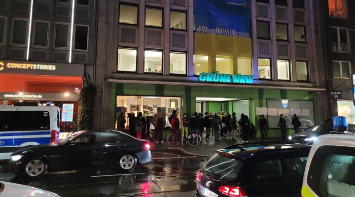 Almanya’da kömüre karşı direniş sürüyor: Yeşiller'in parti binası aktivistlerce işgal edildi