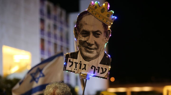 Tel Aviv’de on binlerce kişi aşırı sağcı Netanyahu hükümetini protesto etti