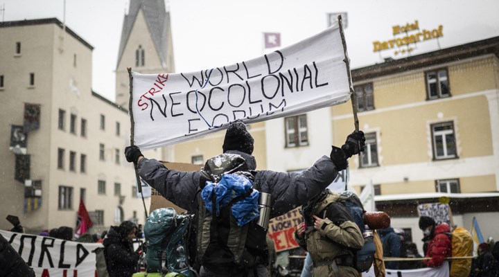 Dünya Ekonomik Forumu, Davos’ta protesto edildi