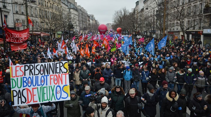 Fransa'da hükümetin emeklilik yaşını yükseltecek teklife karşı eylem