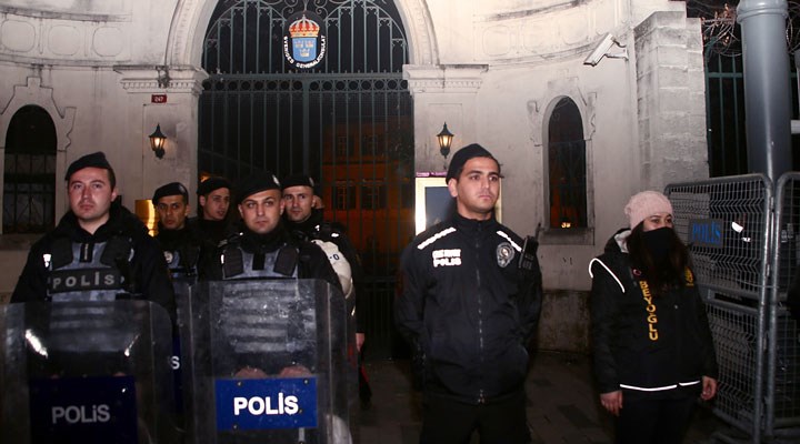 İsveç'in İstanbul Başkonsolosluğu önünde protesto