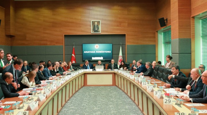 Başörtüsü teklifi komisyondan geçti: CHP ve İYİ Parti salonu terk etti