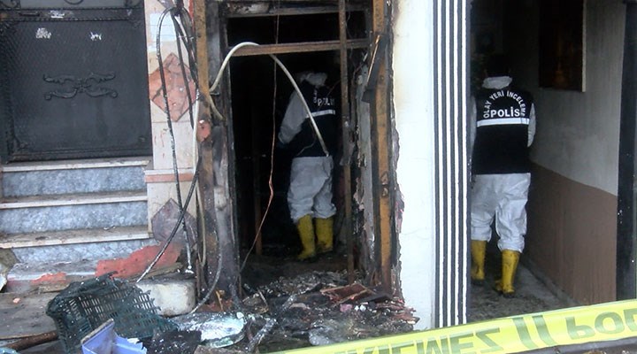 İstanbul'da yanan restoran deposunda bir erkeğe ait cansız beden bulundu