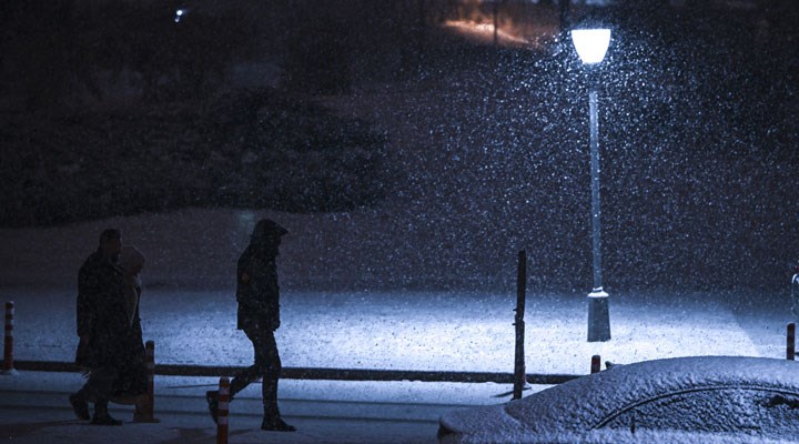 Ankara'da kar yağışı etkisini sürdürüyor