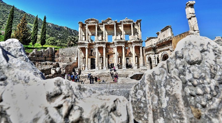 Siyasal alanın oluşumu üzerine: Efes Selçuk’ta kim kazanacak?