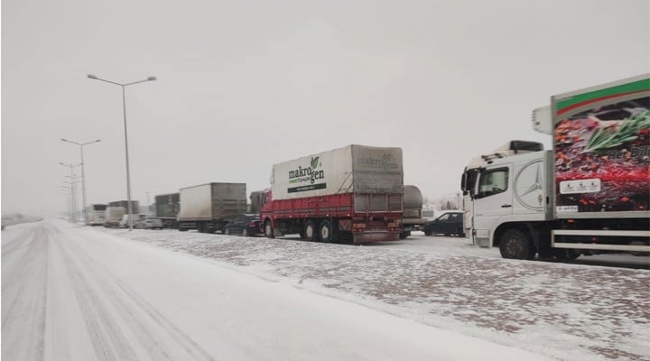 Konya'da kar yağışı: Kara yolları trafiğe kapatıldı